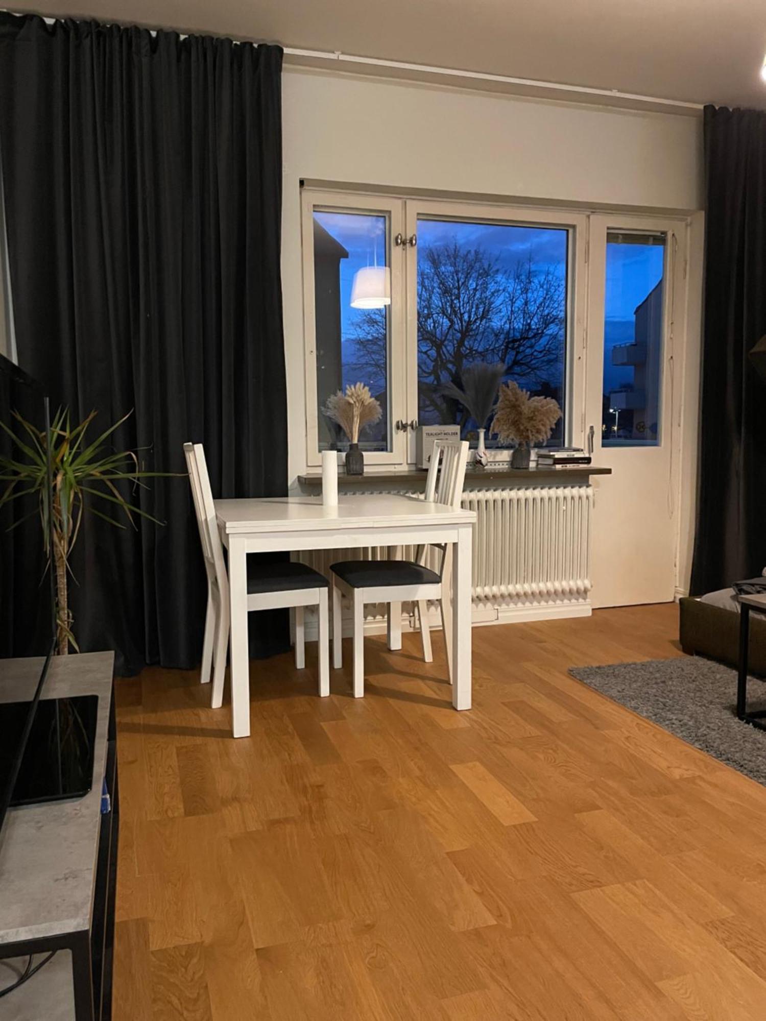 Fin Laegenhet Naera Centrum Örebro Eksteriør billede